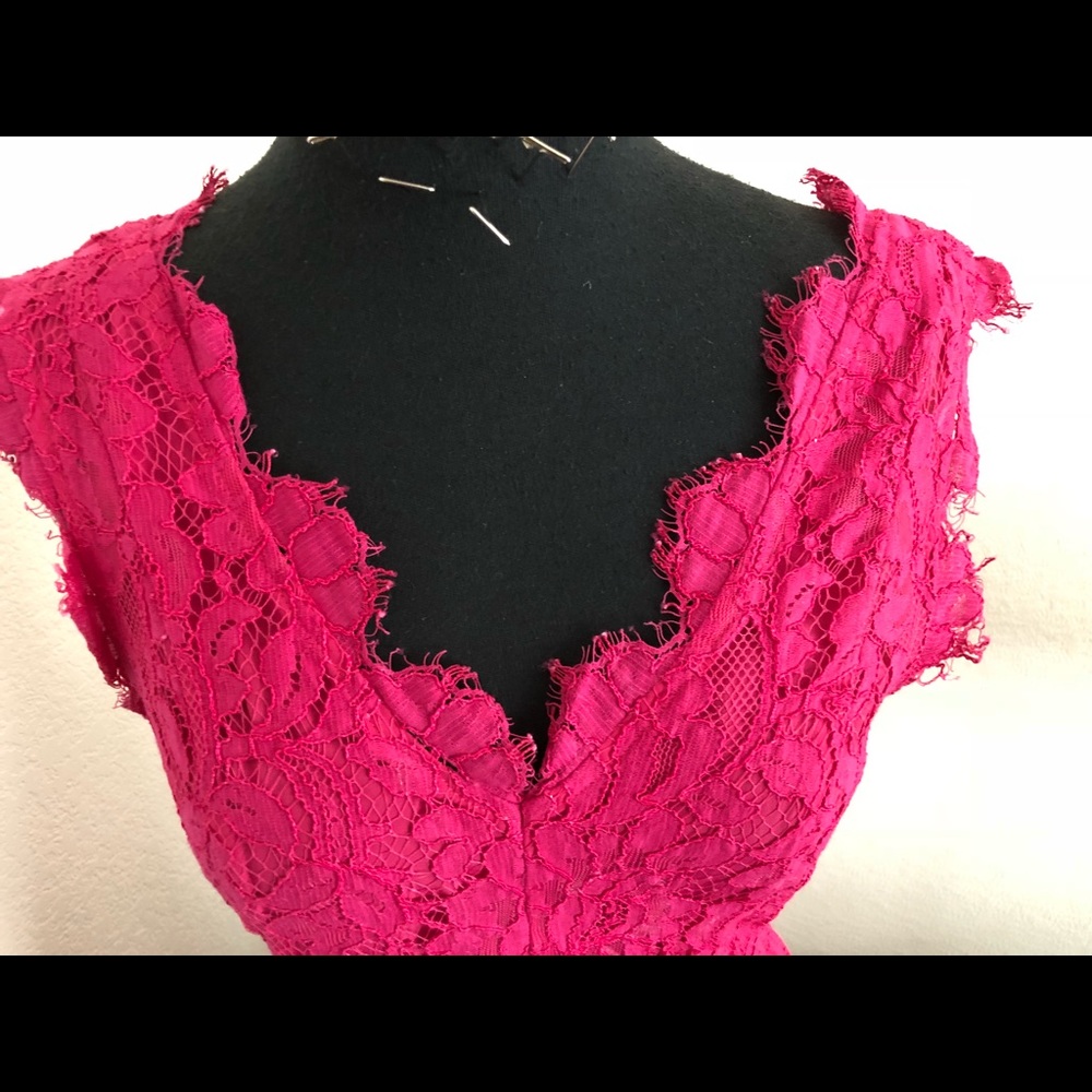 Hot pink lace dress - Picture 3 of 6